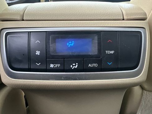 Used 2018 Toyota Highlander XLE image 30