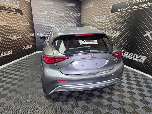 Used 2017 INFINITI QX30 Premium w/ Navigation Package AWD/4WD image 12