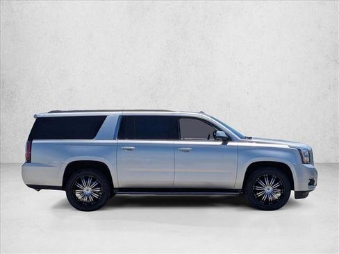 Used 2020 GMC Yukon XL SLT w/ HD Trailering Package RWD image 4