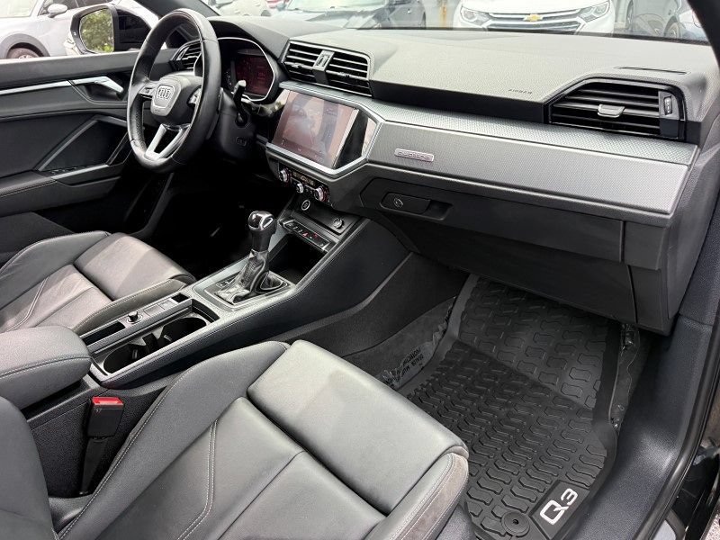 Used 2022 Audi Q3 2.0T Premium Plus w/ Premium Plus Package AWD/4WD image 17