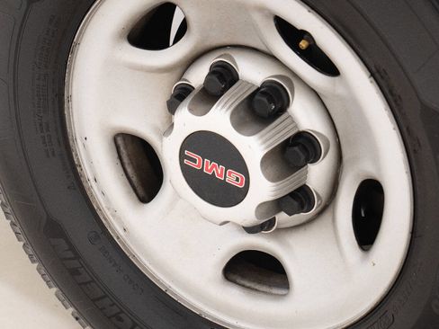 Used 2017 GMC Savana 2500 image 24