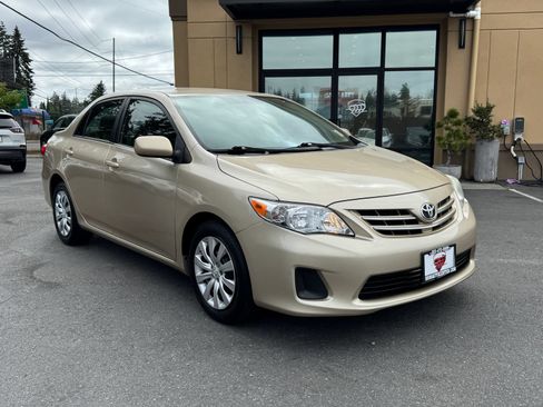 Used 2013 Toyota Corolla LE FWD image 1