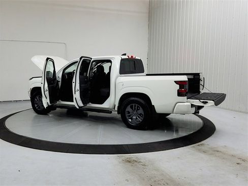 Used 2025 Nissan Frontier SV w/ SV Convenience Package image 13