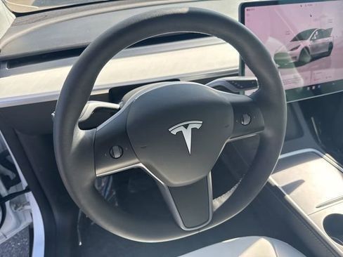 Used 2022 Tesla Model Y Performance image 14