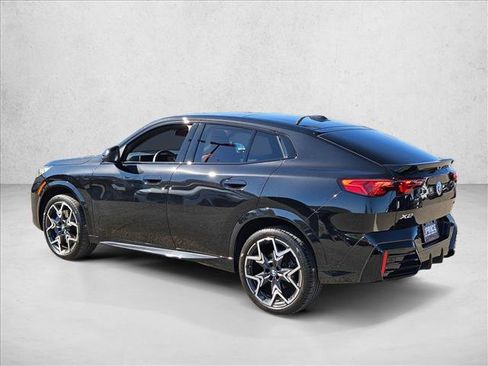 Used 2025 BMW X2 xDrive28i w/ M Sport Package AWD/4WD image 8