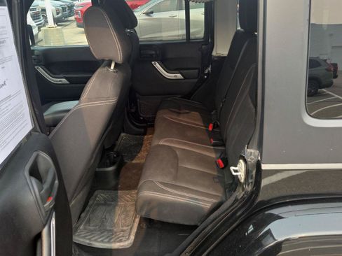 Used 2015 Jeep Wrangler Unlimited Sahara w/ Connectivity Group AWD/4WD image 12