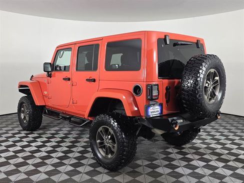 Used 2015 Jeep Wrangler Unlimited Sahara w/ Max Tow Package AWD/4WD image 9