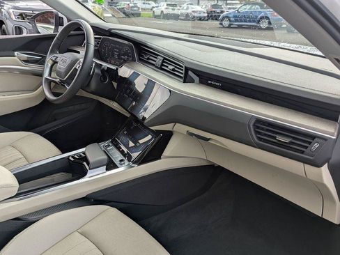 Used 2024 Audi Q8 e-tron Premium Plus w/ Premium Plus Package AWD/4WD image 40