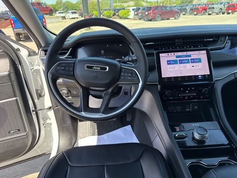 Used 2023 Jeep Grand Cherokee Limited w/ Luxury Tech Group II AWD/4WD image 31