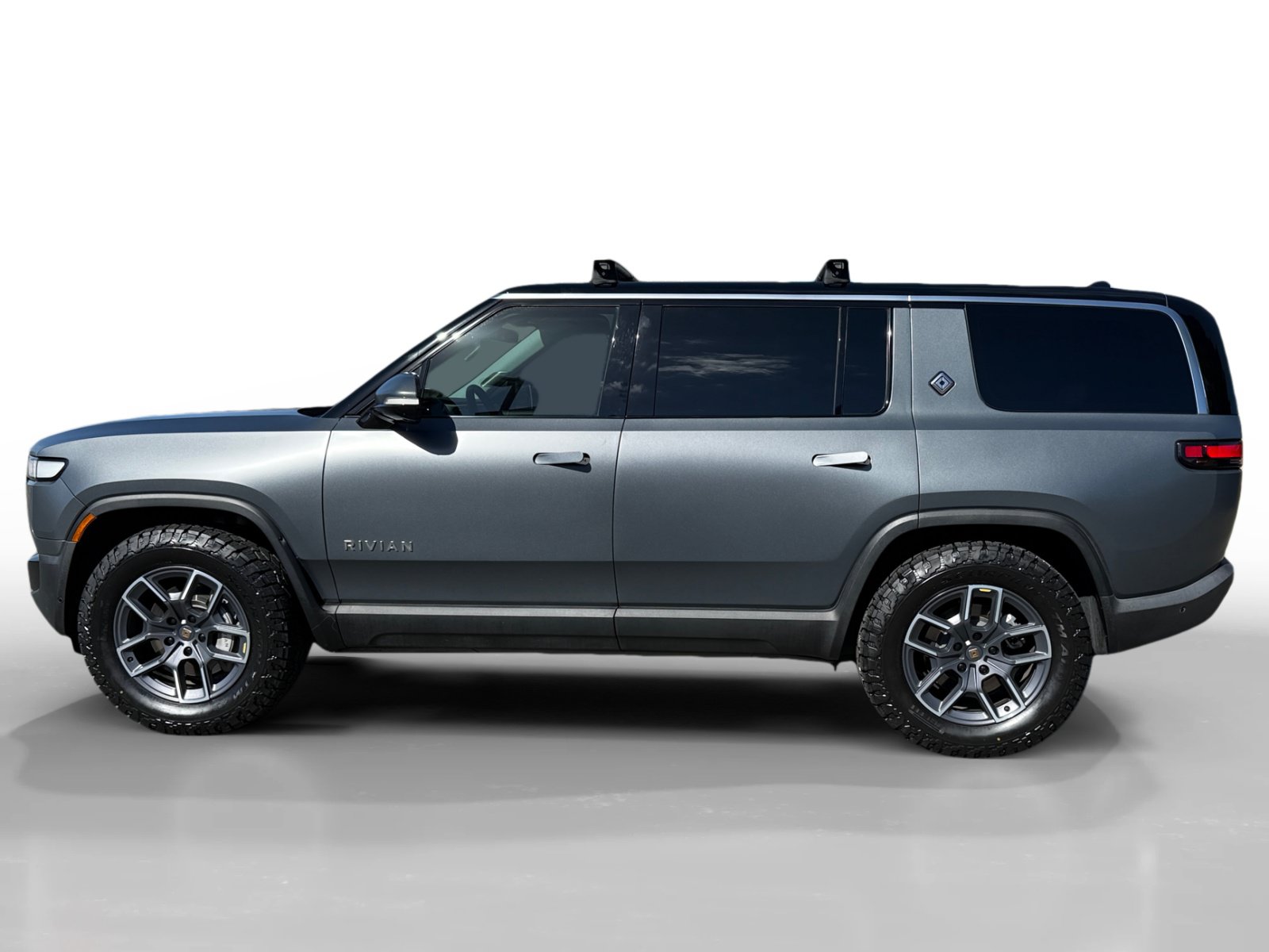 Used 2024 Rivian R1S Adventure Dual AWD/4WD image 2