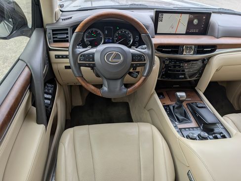 Used 2017 Lexus LX 570 4WD image 8