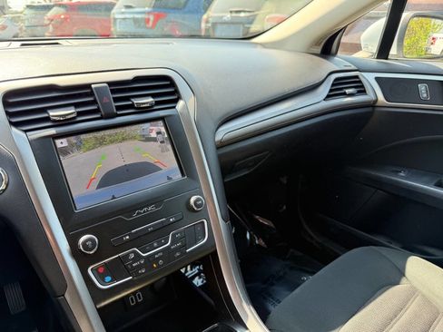 Used 2019 Ford Fusion SE FWD image 20