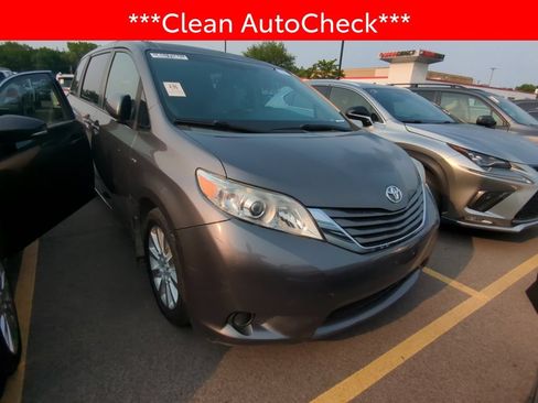 Used 2016 Toyota Sienna LE AWD/4WD image 3