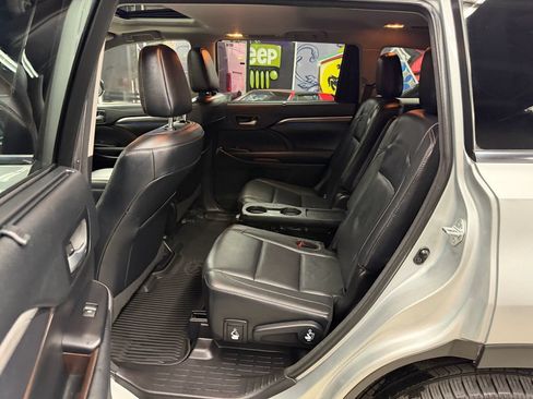 Used 2017 Toyota Highlander Limited AWD/4WD image 13