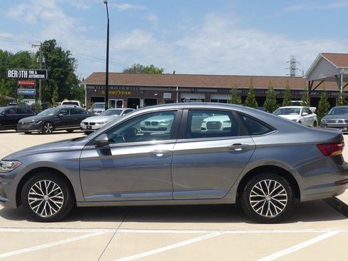 Used 2019 Volkswagen Jetta SE FWD image 2