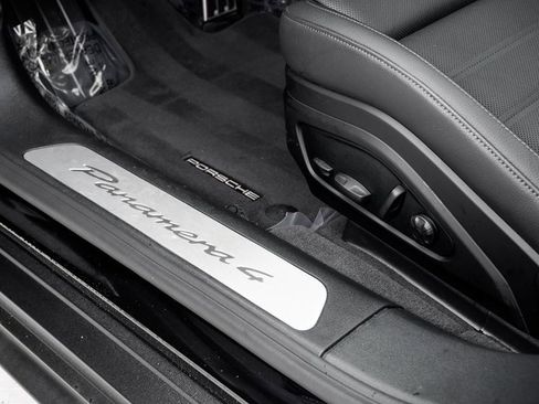 Certified 2025 Porsche Panamera 4 image 20
