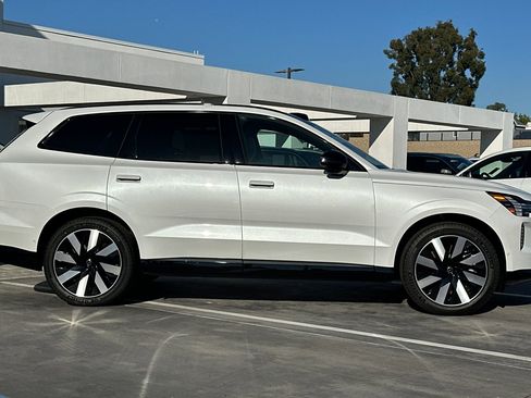 New 2025 Volvo EX90 Plus image 4