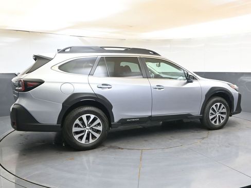 Certified 2025 Subaru Outback Premium AWD/4WD image 6