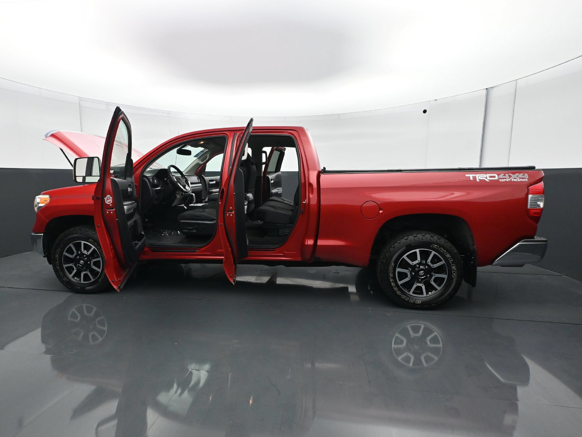 Used 2017 Toyota Tundra SR5 w/ TRD Off Road Package AWD/4WD image 28