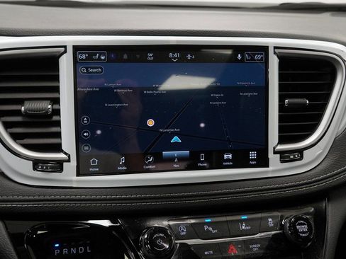 New 2026 Chrysler Pacifica Limited image 24