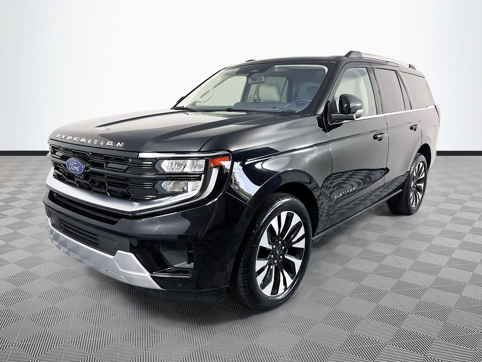 Used 2025 Ford Expedition Platinum w/ Driver's Package AWD/4WD image 3