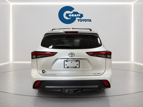 Used 2023 Toyota Highlander XLE AWD/4WD image 9