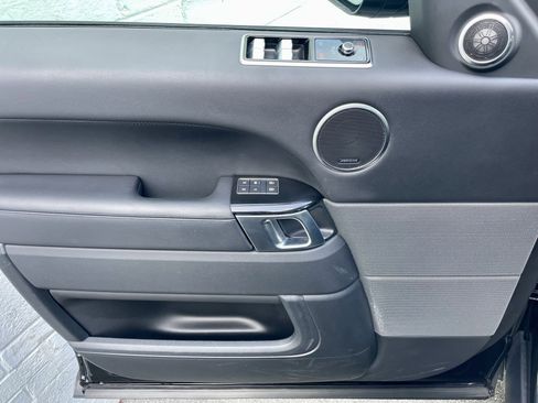 Used 2022 Land Rover Range Rover Sport HST image 12