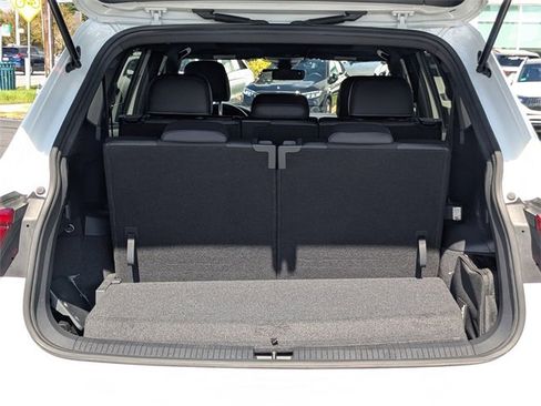 Used 2022 Volkswagen Tiguan SE R-Line image 14