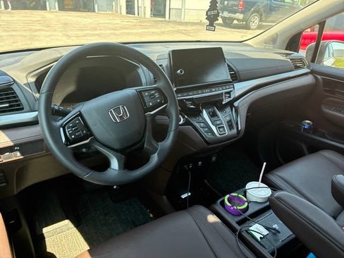 Used 2026 Honda Odyssey Touring image 4