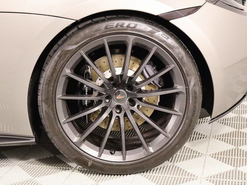 Used 2017 McLaren 570S image 23