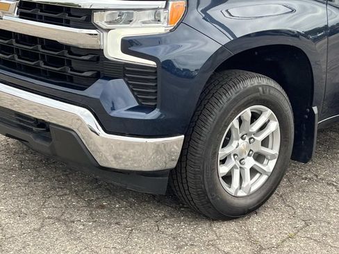Used 2023 Chevrolet Silverado 1500 LT w/ Z71 Off-Road Package AWD/4WD image 8