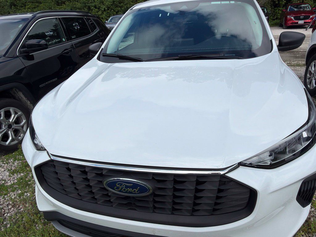 Used 2025 Ford Escape Active FWD image 2