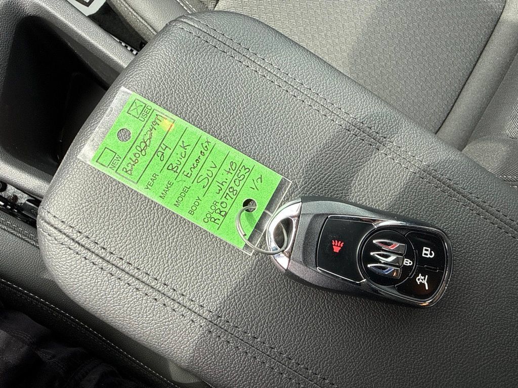 Used 2024 Buick Encore GX Preferred w/ Advanced Technology Package FWD image 33