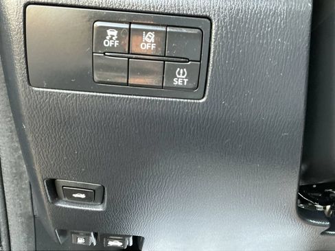 Used 2018 MAZDA MAZDA3 Grand Touring w/ Premium Equipment Package FWD image 26