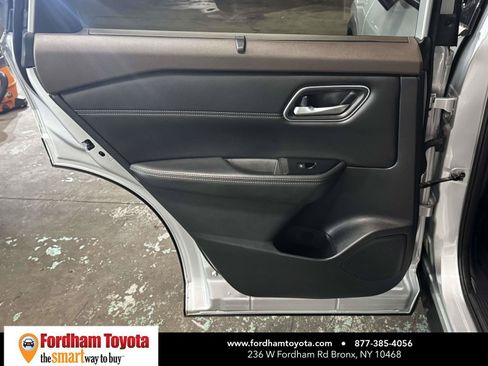 Used 2021 Nissan Rogue SV w/ Premium Package AWD/4WD image 11