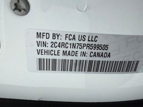 Used 2023 Chrysler Pacifica Pinnacle image 35