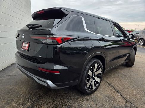 New 2025 Mitsubishi Outlander SE image 11