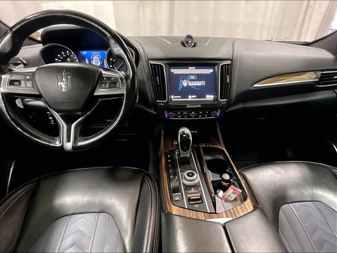 Used 2018 Maserati Levante GranLusso image 21