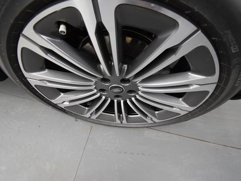 Used 2025 Land Rover Range Rover Sport SE image 9