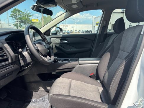 Used 2026 Nissan Rogue SV FWD image 27