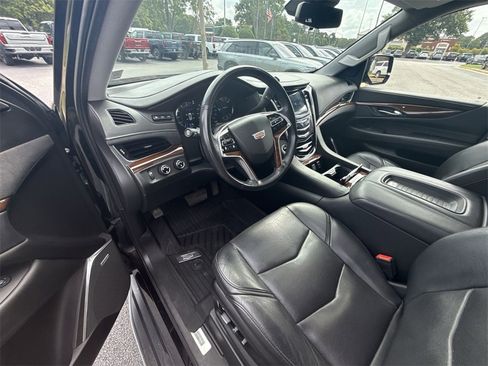 Certified 2020 Cadillac Escalade Luxury w/ Escalade Sport Edition image 10
