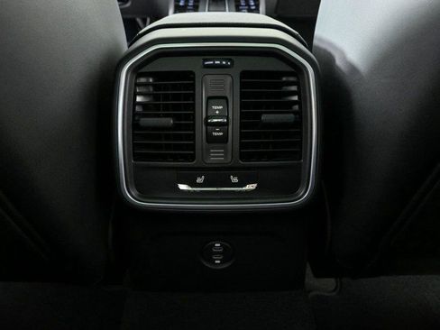 Used 2026 Porsche Macan AWD/4WD image 21