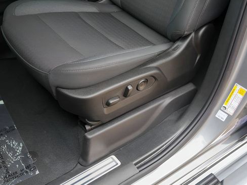 Used 2025 Chevrolet Silverado 1500 LT RWD image 13