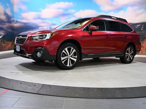 Used 2018 Subaru Outback 2.5i Limited image 3