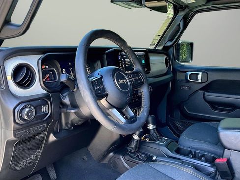 Certified 2024 Jeep Wrangler Willys AWD/4WD image 18