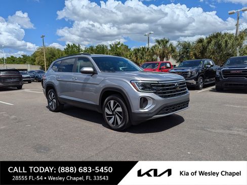 Used 2025 Volkswagen Atlas SE image 1