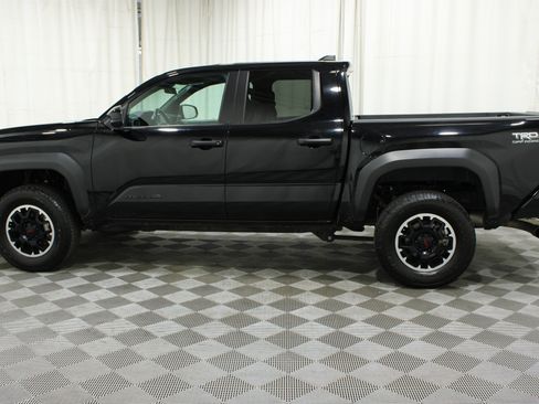 Used 2024 Toyota Tacoma TRD Off-Road AWD/4WD image 37