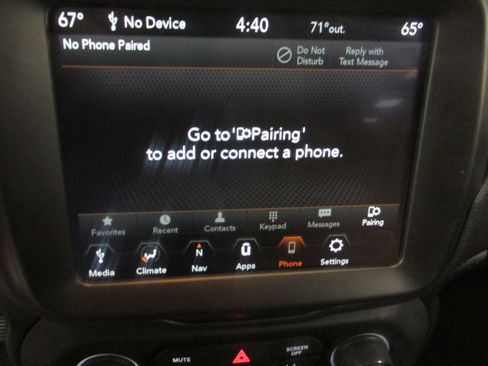 Used 2021 Jeep Renegade Latitude FWD image 32