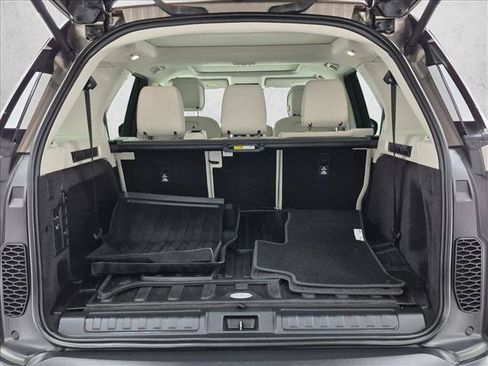 Certified 2025 Land Rover Discovery S AWD/4WD image 6