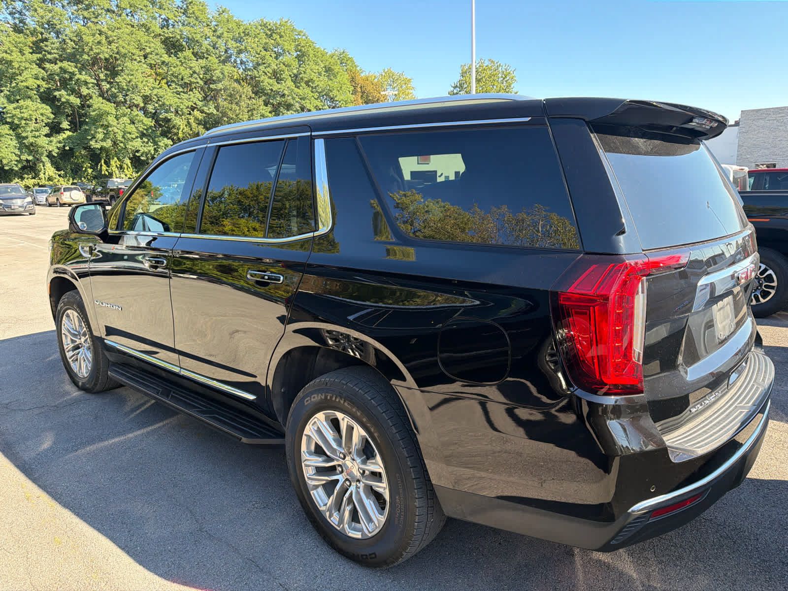 Used 2023 GMC Yukon SLT w/ SLT Premium Package AWD/4WD image 26